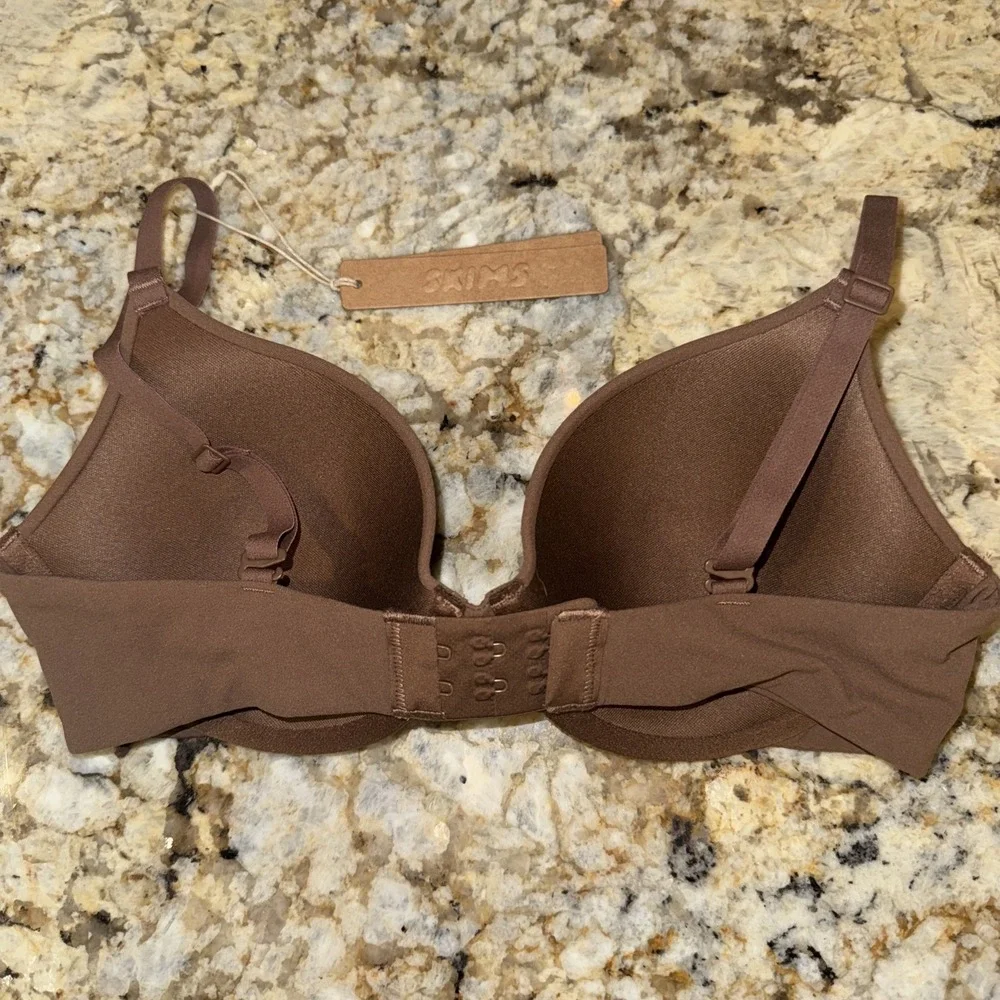 💕SKIMS Fits Everybody T-Shirt Padded Demi Bra Brown Jasper 32C NWT - Picture 5 of 8
